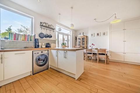 33 Meadow Close, London, SW20 9JB