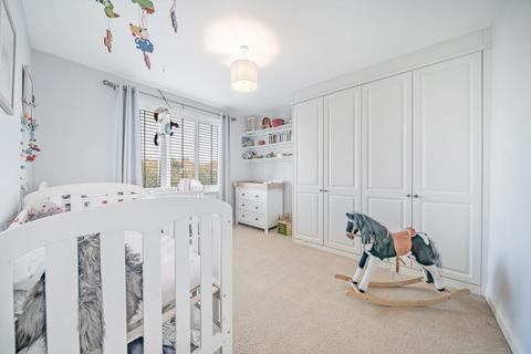 33 Meadow Close, London, SW20 9JB