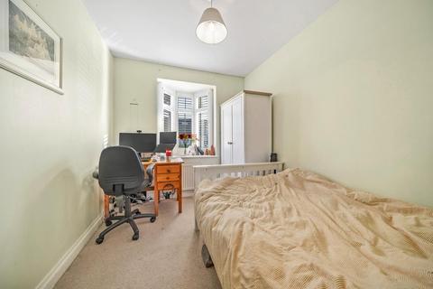 33 Meadow Close, London, SW20 9JB