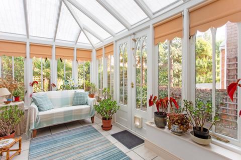 25 Chapel Square, Virginia Water, GU25 4SZ