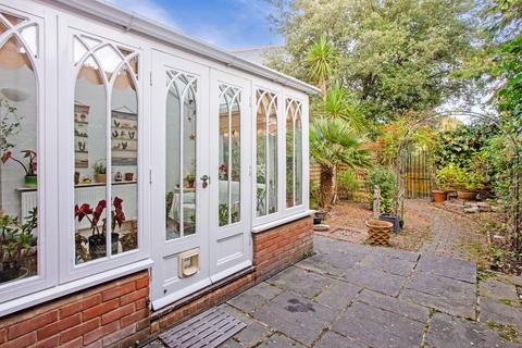 25 Chapel Square, Virginia Water, GU25 4SZ