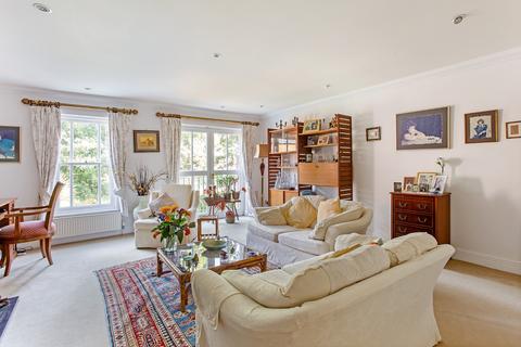 25 Chapel Square, Virginia Water, GU25 4SZ
