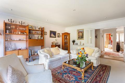 25 Chapel Square, Virginia Water, GU25 4SZ