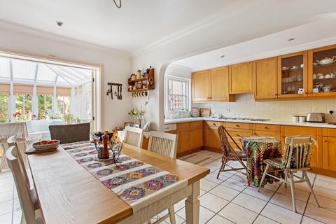 25 Chapel Square, Virginia Water, GU25 4SZ