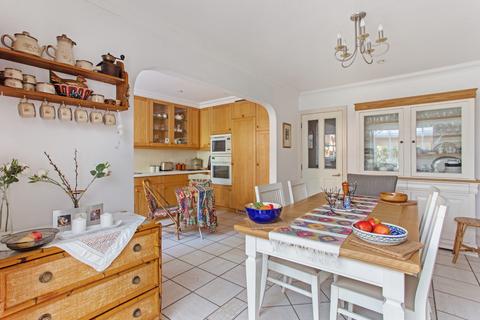 25 Chapel Square, Virginia Water, GU25 4SZ