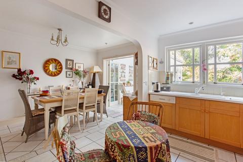25 Chapel Square, Virginia Water, GU25 4SZ