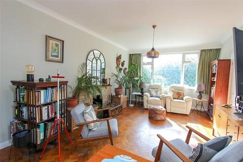 91 Blenheim Chase, Leigh-on-sea, SS9 3BY