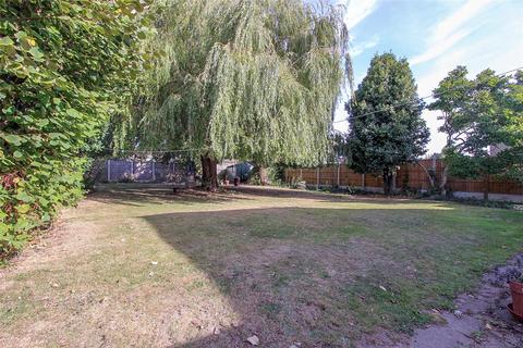 91 Blenheim Chase, Leigh-on-sea, SS9 3BY