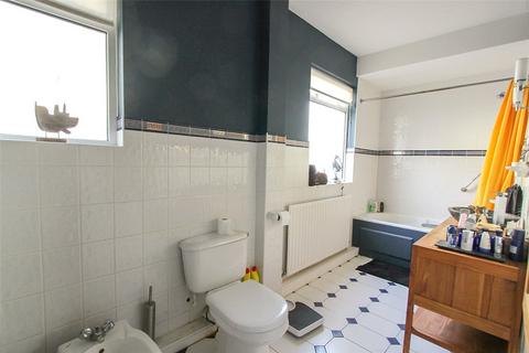 91 Blenheim Chase, Leigh-on-sea, SS9 3BY