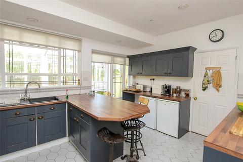91 Blenheim Chase, Leigh-on-sea, SS9 3BY