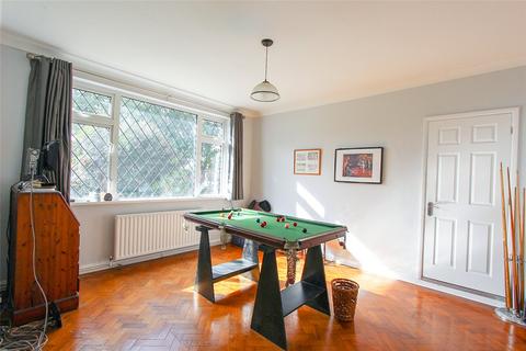 91 Blenheim Chase, Leigh-on-sea, SS9 3BY