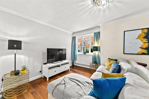 10 Kenmore Close, Richmond, TW9 3JG