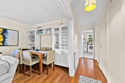 10 Kenmore Close, Richmond, TW9 3JG