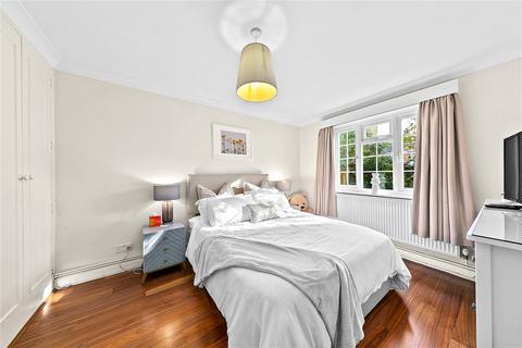 10 Kenmore Close, Richmond, TW9 3JG
