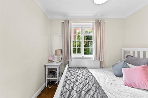 10 Kenmore Close, Richmond, TW9 3JG