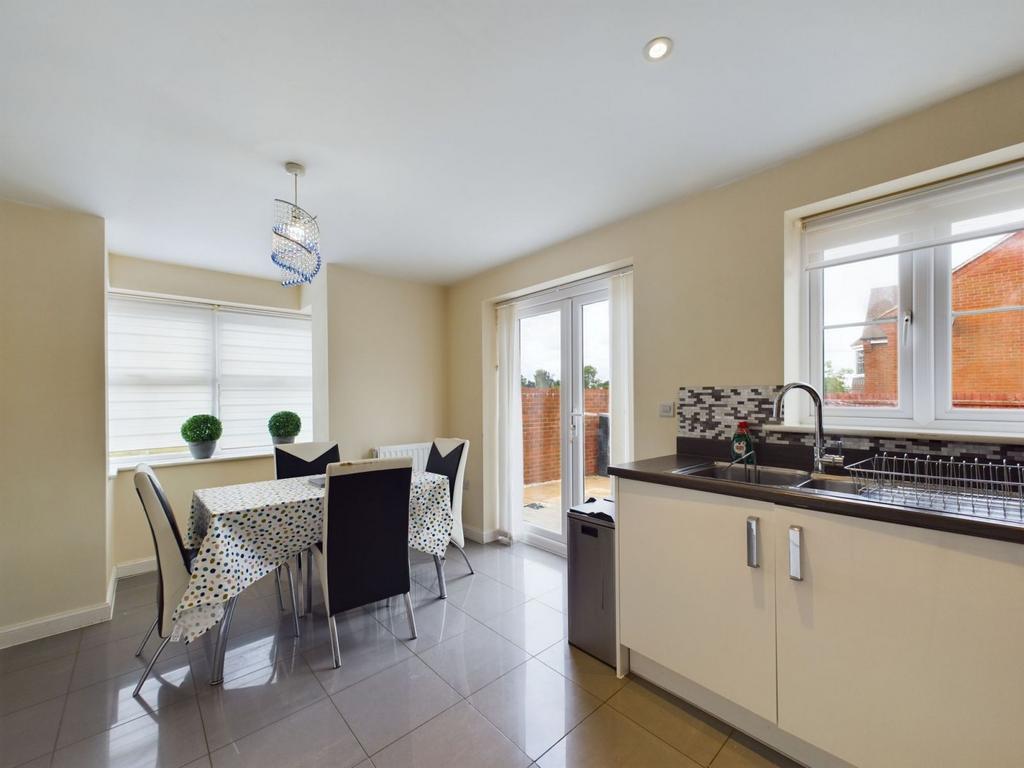 Bakers Lane, Long Buckby, Northampton... 3 bed semidetached house £