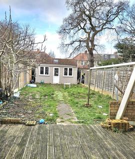 4 bedroom terraced house to rent, Gantshill Crescent, Ilford, Essex, IG2