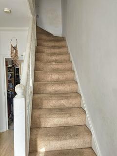 4 bedroom terraced house to rent, Gantshill Crescent, Ilford, Essex, IG2