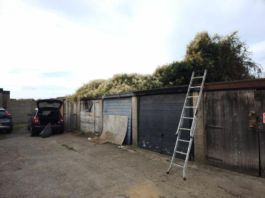 Lennox Road, Gravesend, Kent, DA11 0EP Land £10,000