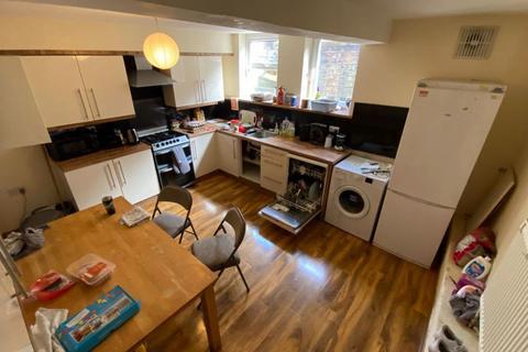 6 bedroom house to rent, Brudenell Mount, Leeds