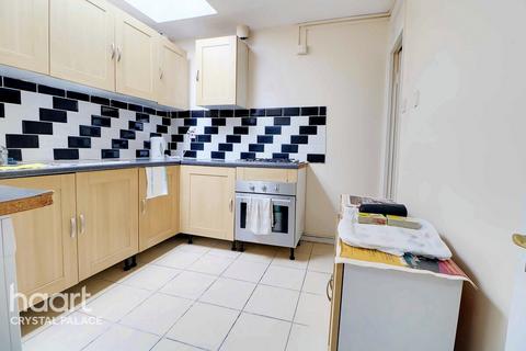 Flat, 7 Yeoman Close, London, SE27 0PS