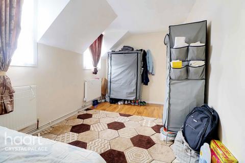 Flat, 7 Yeoman Close, London, SE27 0PS