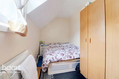 Flat, 7 Yeoman Close, London, SE27 0PS