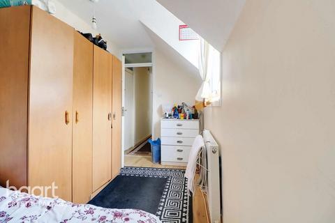 Flat, 7 Yeoman Close, London, SE27 0PS
