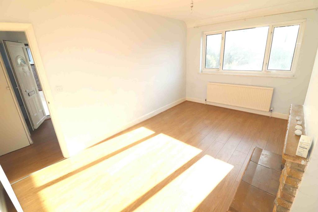 Worsley Bridge Rd, Sydenham 2 bed flat to rent £1,400 pcm (£323 pw)
