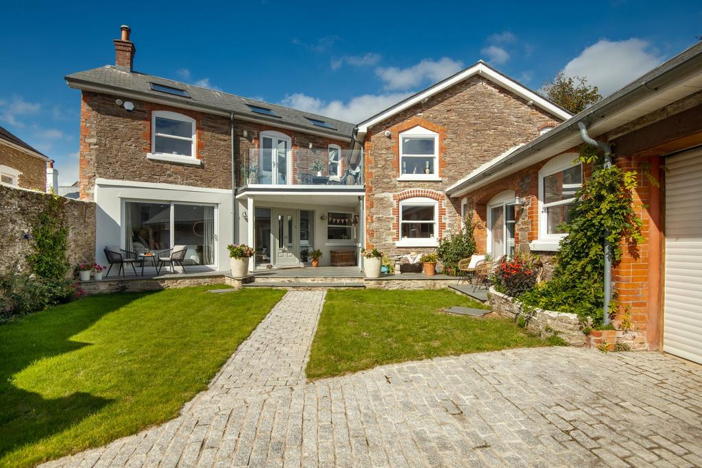 Bidders House front external