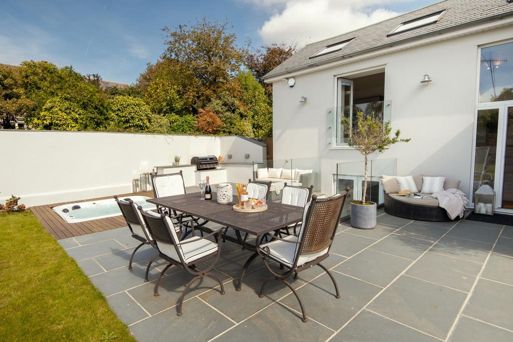Bidders House rear garden