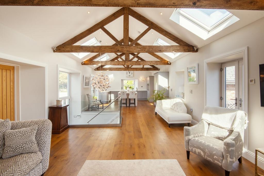 Bidders House living area