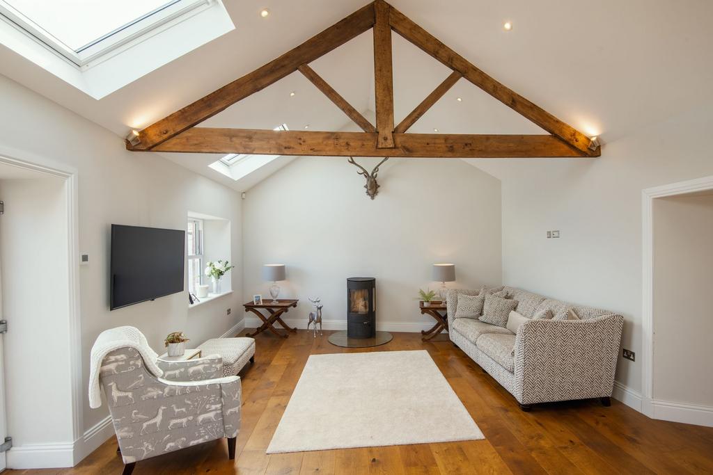 Bidders House living area