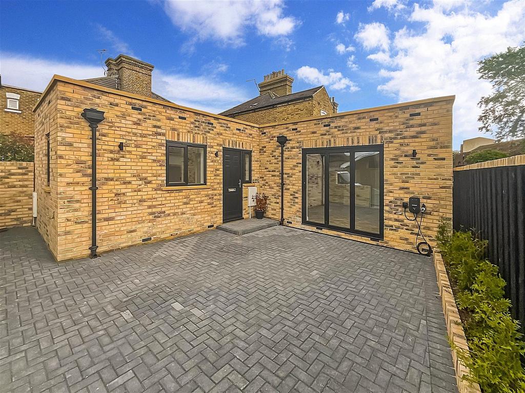 Grenham Bay Avenue, Minnis Bay, Birchington, Kent 2 bed detached