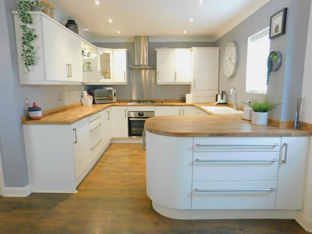 6 essyn court (4)