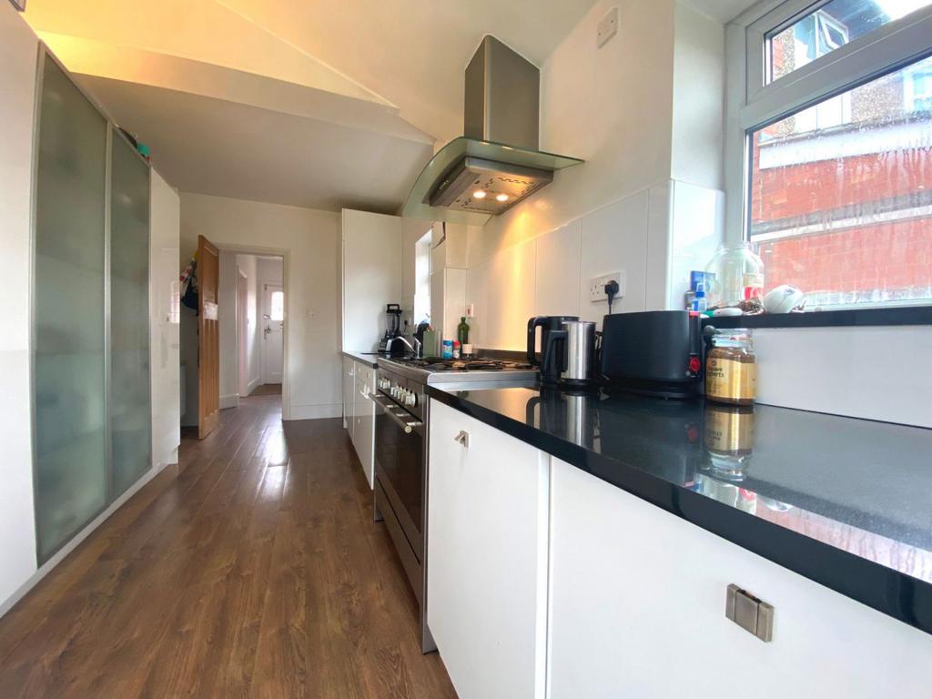 Greenfield Road, Spinney Hill, Northampton NN3 2LH 3 bed semidetached