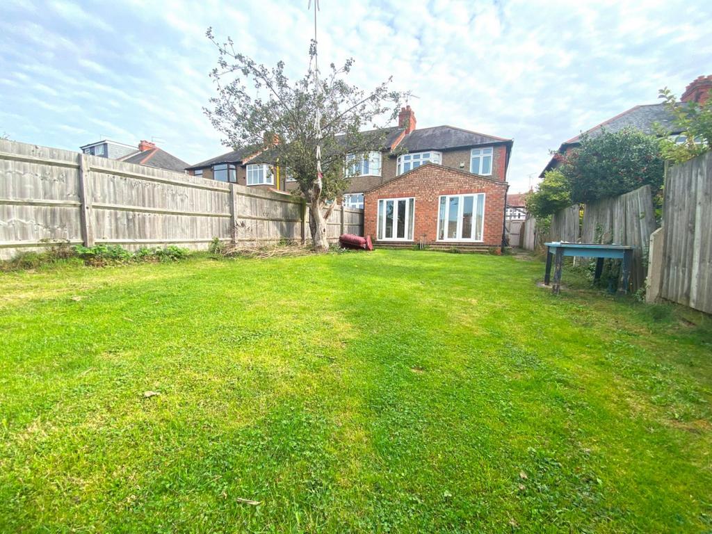 Greenfield Road, Spinney Hill, Northampton NN3 2LH 3 bed semidetached