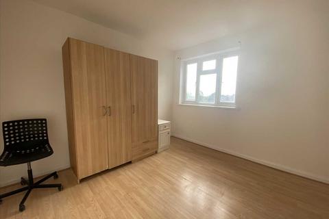 2 bedroom apartment to rent, Kenton Lane, Harrow