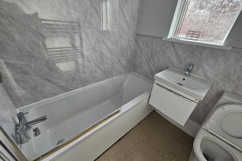 5 bedroom house to rent, Burchett Place, Leeds