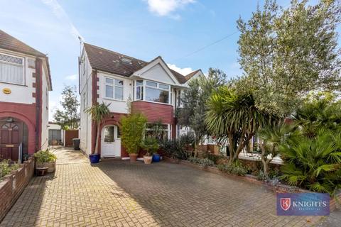 4 bedroom semi-detached house for sale, The Fairway, London, N13
