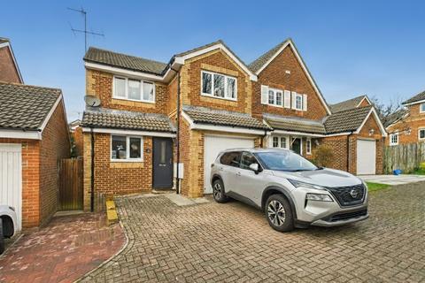 3 bedroom detached house for sale, Walsh Avenue, Warfield, Berkshire, RG42