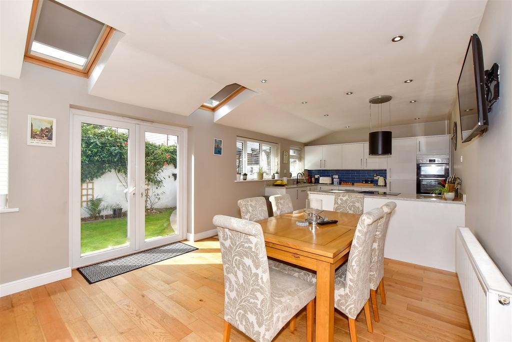 The Green, Saltwood, Hythe, Kent 5 bed detached house for sale - £600,000