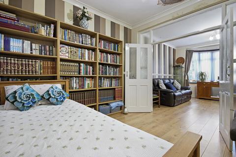 3 bedroom terraced house for sale, Central Park Road, London E6