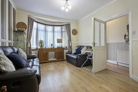 3 bedroom terraced house for sale, Central Park Road, London E6