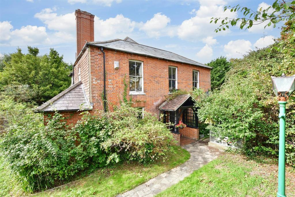 Bookers Lane, Earnley, Chichester, West Sussex 5 bed detached house for