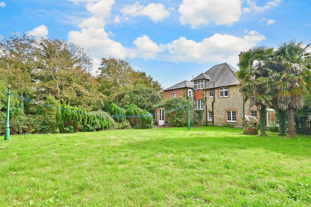 Bookers Lane, Earnley, Chichester, West Sussex 5 bed detached house for