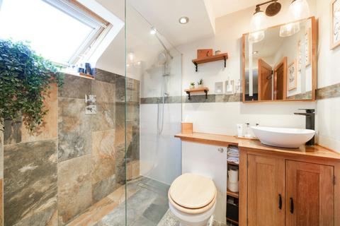12, Oakwood Court Clews Lane, Bisley, Woking, GU24 9SJ