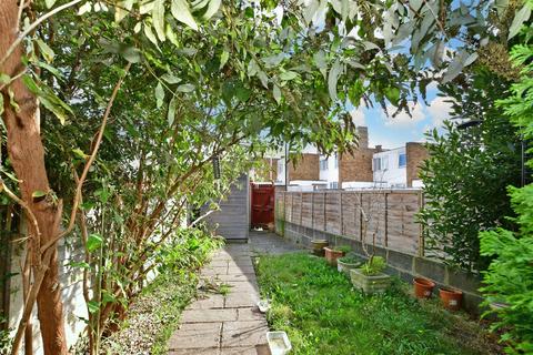 79 Springhead Road, Northfleet, Gravesend, DA11 9QZ