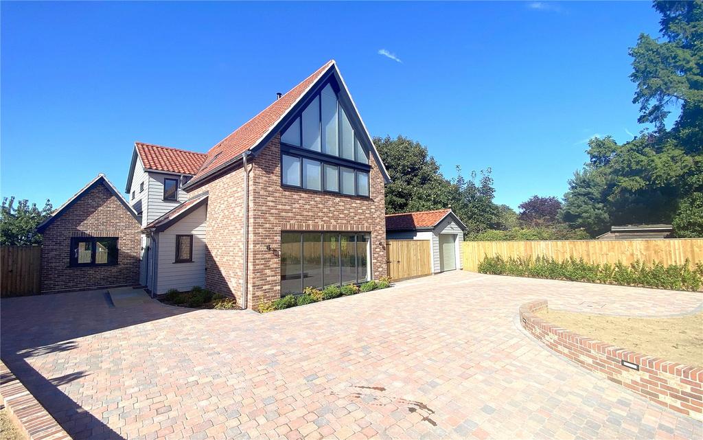 Martlesham Road, Little Bealings, Woodbridge, Suffolk, IP13 4 bed detached house for sale £825,000