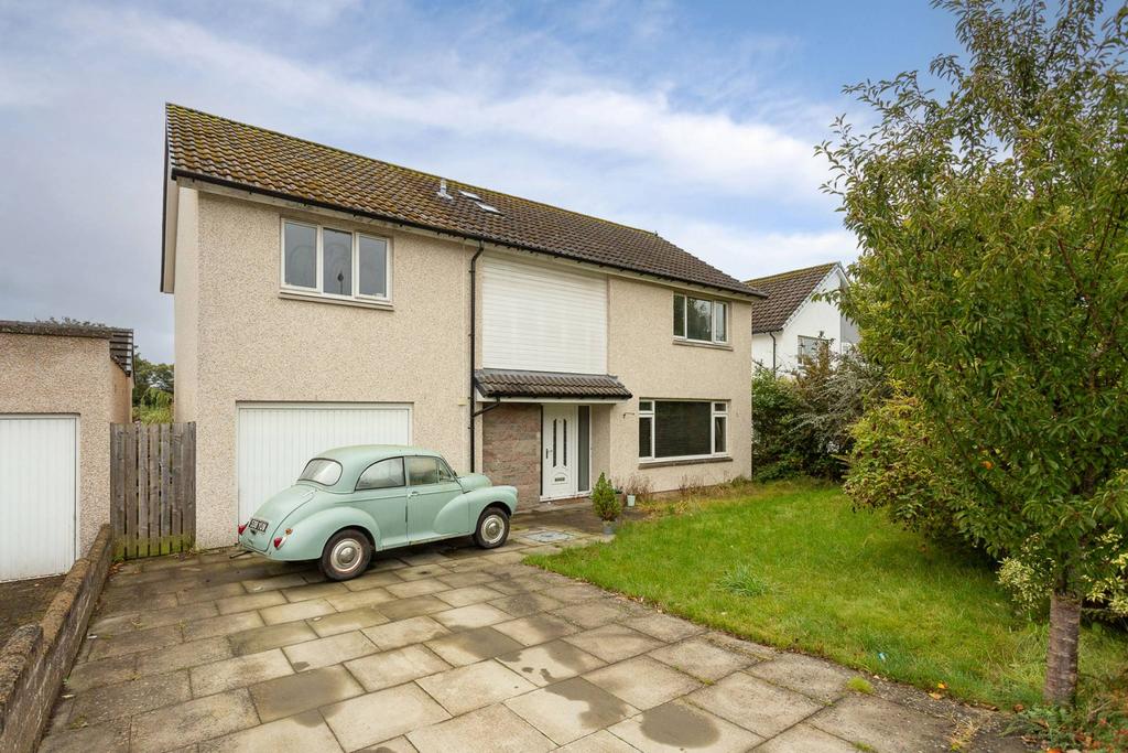 9 Kilburn Road, Crossford, Dunfermline, KY12 8PH 5 bed detached villa